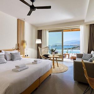 Superior Pool Side Room